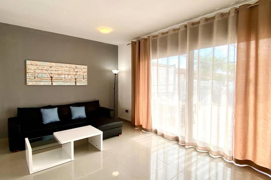 Chalet Moderno Con Piscina En Mont - Roige Bahia Bagian luar foto