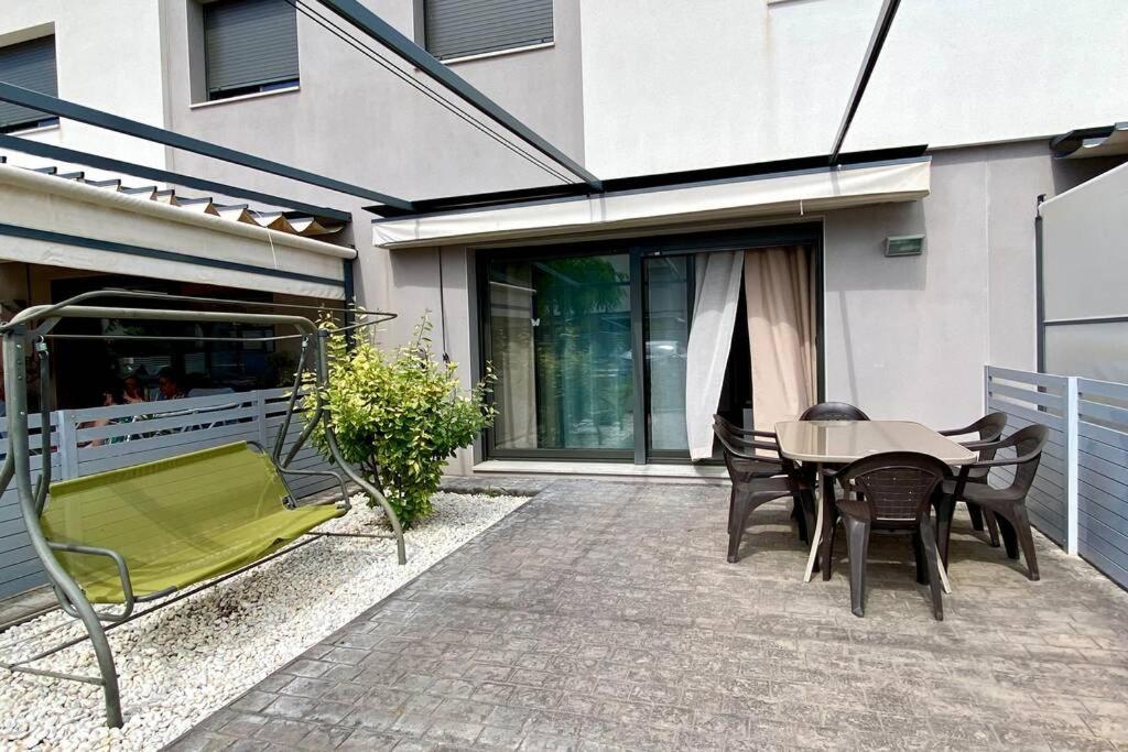 Chalet Moderno Con Piscina En Mont - Roige Bahia Bagian luar foto